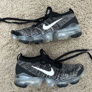 Size 7.5 - Nike Air VaporMax Flyknit 3 Oreo W